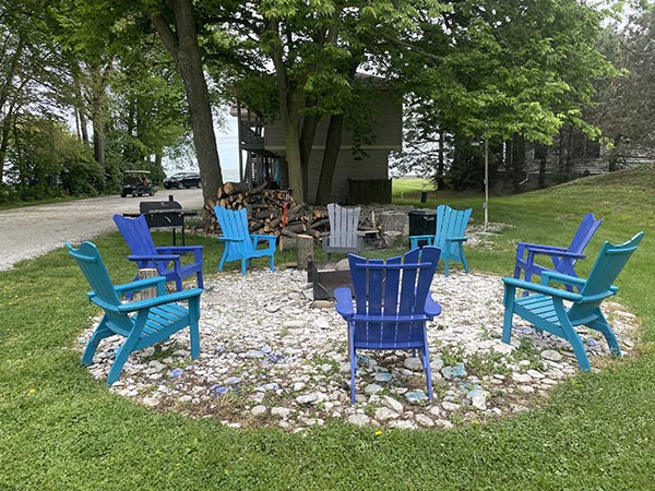 picnic area at lake point motel